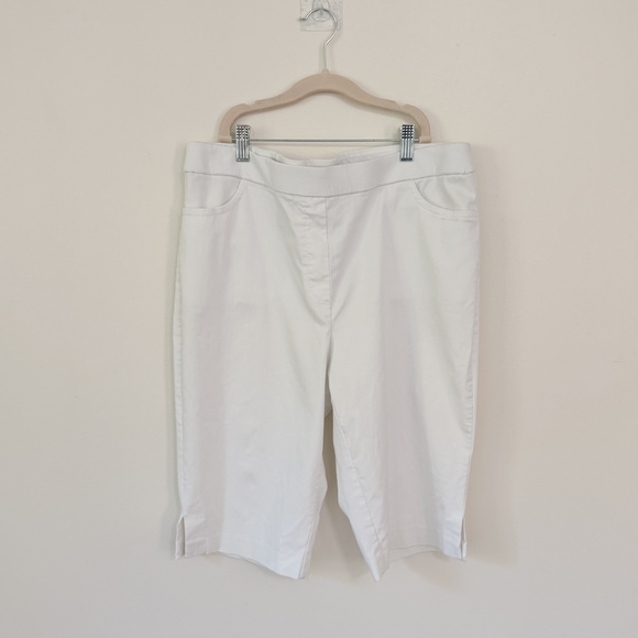 Alfred Dunner Pants - Alfred Dunner White Bermuda shorts pullover high rise shorts